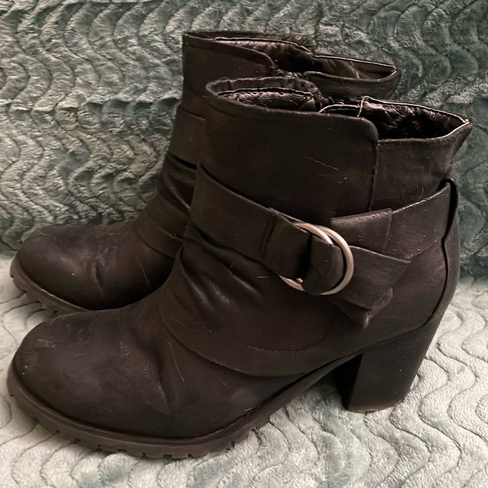 Bare Traps boots